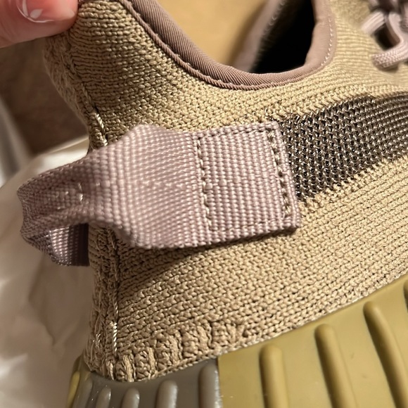 YEEZY BOOST 350 V2 - Picture 8 of 16